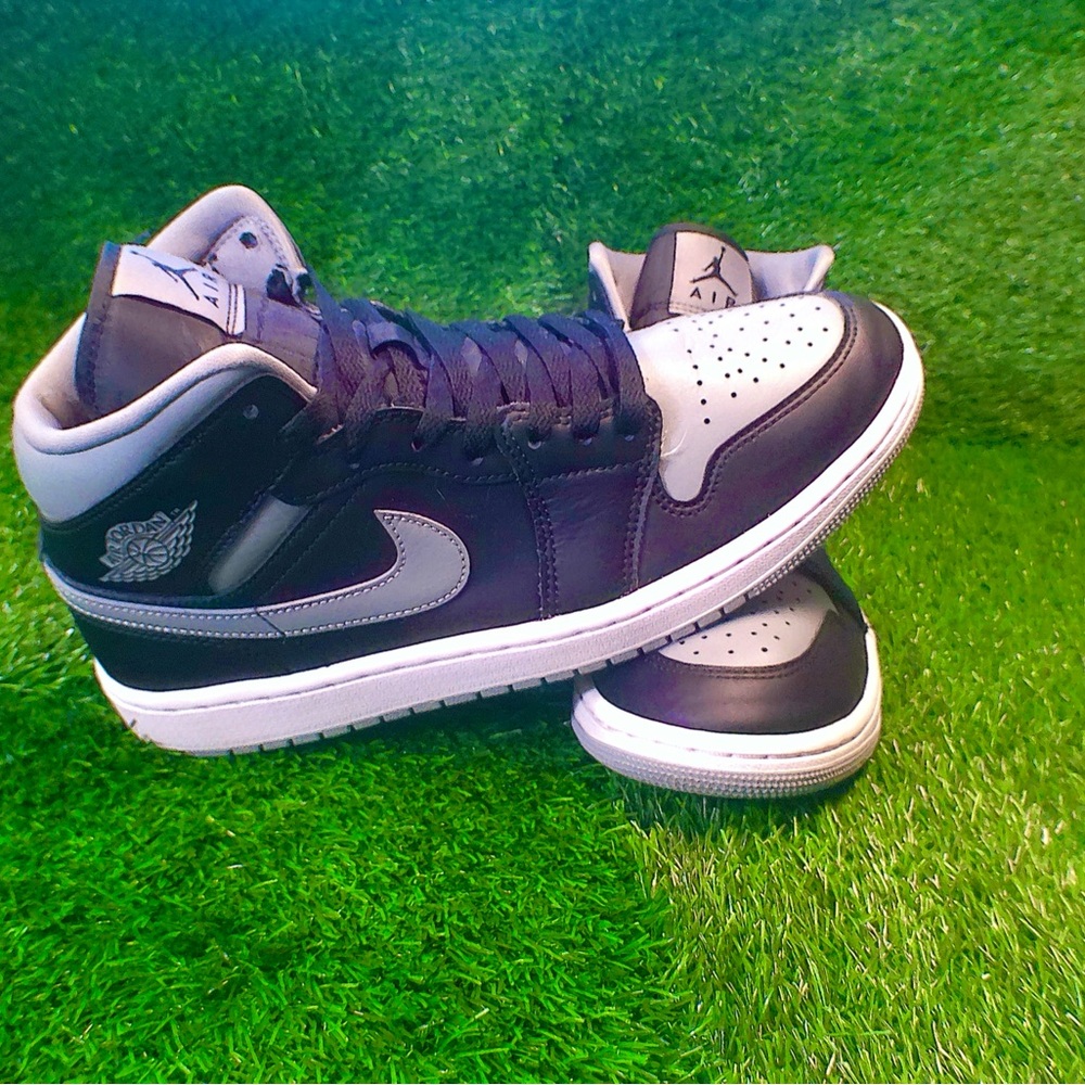 Air Jordan 1 mid shadow Black and Gray Sneakers